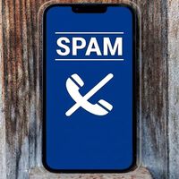 Movistar lo reconoce: está entrenando una IA con voces de sus empleados para frenar las llamadas spam 