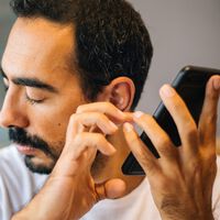 Microsoft tiene una aplicación para personas ciegas que reconoce su entorno y lee textos: ya está disponible para iOS y Android 