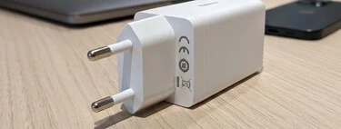 Un solo cable para todos: la ley del cargador único llega este mes a los portátiles, pero tiene un "truco"