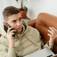 La generación Z no dice ni mu cuando responde al teléfono. Tienen dos buenos motivos para hacerlo
