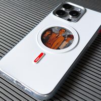 He encontrado la funda perfecta para mi iPhone, una que no solo protege: tiene una pantalla e-ink a color donde puedo poner mis fotos