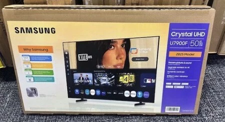 Imagen de Dua Lipa en televisores Samsung