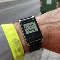 El experimento de Motril ante la amenaza de una nueva ola de calor: regalar pulseras inteligentes a su servicio de limpieza 