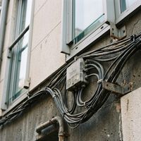 Cómo pedir la retirada de los inútiles cables ADSL en tu casa y en qué casos sale gratis
