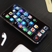 Mi móvil "premium" de hace casi siete años ha envejecido tan bien que no volveré a comprarme un gama media