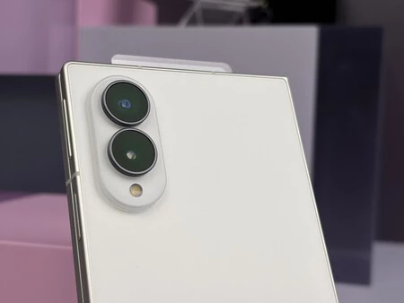 Camara Fold8